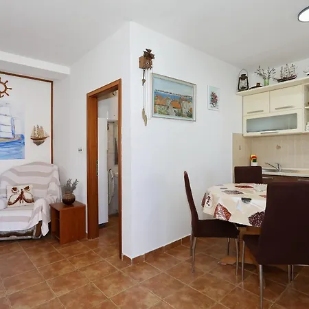 Zvjezdana Appartement Pirovac